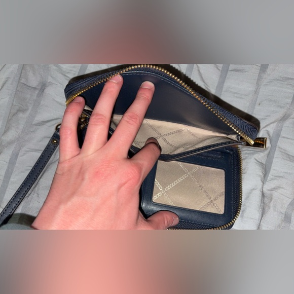 Michael Kors Adele Logo Jacquard Smartphone Wallet - Picture 2 of 7